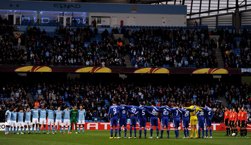 Manchester City - Dynamo Kiew 1:0: Vor dem Anpfiff wurde in Manchester den Opfern der Erdbeben-Katastrophe in Japan gedacht