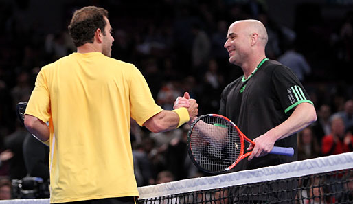 Ein Bild längst vergangener Tage? Von wegen, die Tennis-Legenden Pete Sampras (l.) und Andre Agassi trafen sich gerade zu einem Schaukampf im Madison Square Garden