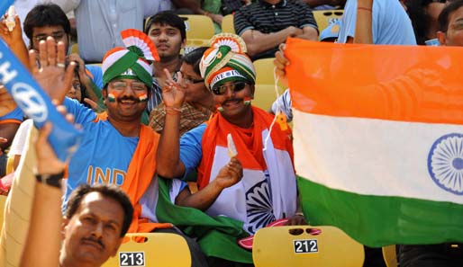 Wir dachten es ja, jetzt wissen wir es: Beim Cricket tickt der Inder an sich aus - hier beim Spiel gegen Südafrika