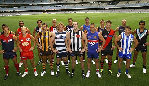 Böse Football-Jungs: Die 17 Kapitäne der AFL 2011 präsentieren im australischen Melbourne stolz ihre Muskeln