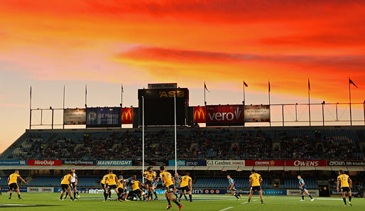 Der Himmel glüht: Fünfte Runde des Super Rugby im australischen Auckland zwischen den Blues und den Hurricanes im Eden Park