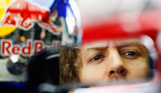 Er will in der anstehenden Formel-Saison seine Gegner im Rückspiegel verschwinden sehen: Titelverteidiger Sebastian Vettel in seinem Red-Bull-Racer