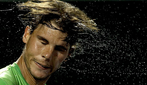 Scheint ganz schön heiß zu sein in Florida: Trotzdem siegte Rafael Nadal in Key Biscane deutlich gegen Alexander Dolgopolow (6:1, 6:2)