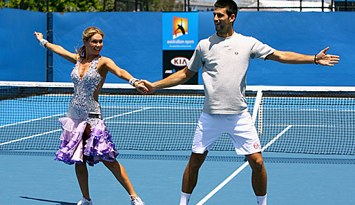 Immer für einen Spaß zu haben: Bei den Australian Open 2011 wagt Djokovic ein Tänzchen mit Kym Johnson von "Dancing with the Stars"