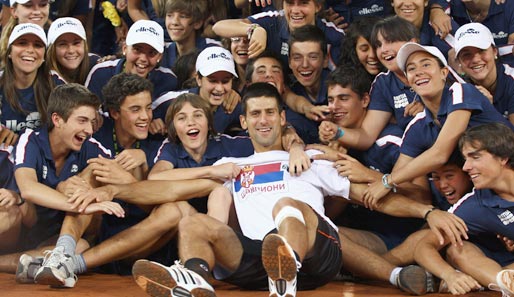 Der dritte Finalsieg gegen Nadal in 2011: In Madrid feierte Djokovic seinen sechsten Turniersieg im Kreise der Balljungen und -mädchen