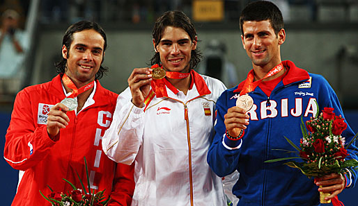 In Peking gewinnt Nole (r.) 2008 Olympia-Bronze. Nach Halbfinal-Niederlage gegen Nadal besiegt er im Spiel um Platz drei den Amerikaner James Blake