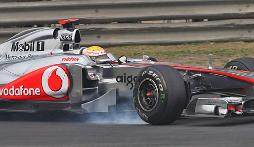Lewis Hamilton konnte Vettel am dichtesten auf den Fersen bleiben und belegte den zweiten Rang. An Einsatz mangelte es ihm nicht