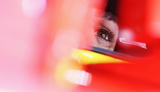 Alonso hätte sich wahrscheinlich am liebsten vor allen Kameras versteckt, denn Platz fünf mit einer Sekunde Rückstand ist nicht sein Anspruch