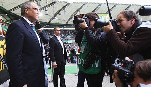 VfL Wolfsburg - FC St. Pauli 2:2: Heimspiel für Felix Magath heißt auch im Abstiegskampf: Erstmal lächeln für die Fotografen