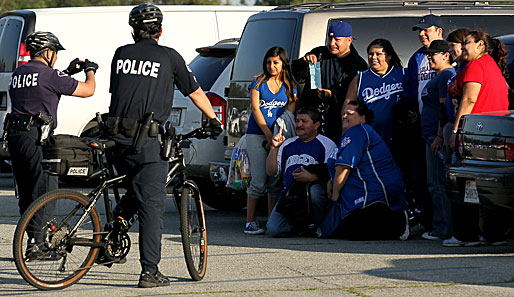 LAPD auf dem Rad: Die Polizei aus L.A. sorgt bei den Dodgers für Sicherheit und nebenbei werden ein paar Fotos geschossen