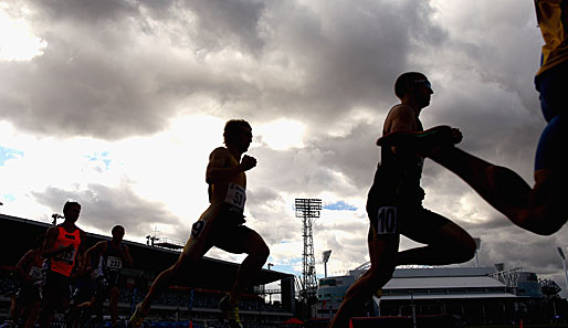 Startschuss für die 89. Australian Athletics National Championships: Stark bewölkt, grauer Himmel, aber heitere Sportler