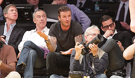 Wen haben wir denn da? David Beckham (M.) besucht das Playoff-Spiel zwischen den Los Angeles Lakers und den New Orleans Hornets