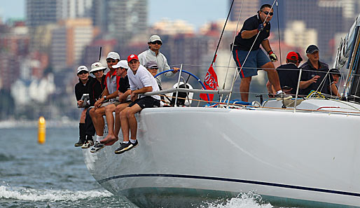 Die Crew der Ragamuffin lässt es beim Sydney Offshore Newcastle Race ganz entspannt angehen