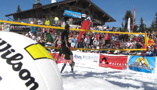 Der Snowvolleyball Grand Slam powered by Amway stieg 2011 zum dritten Mal in Wagrain. Jahr für Jahr ist das Turnier gewachsen