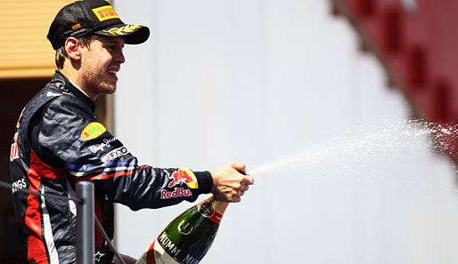 Ob dem Mann die ewigen Champagnerduschen irgendwann langweilig werden? Sebastian Vettel holte in Barcelona seinen vierten Saisonsieg