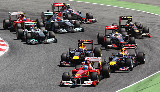 Dank eines sensationellen Starts übernahm Fernando Alonso im Ferrari nach der ersten Kurve die Führung