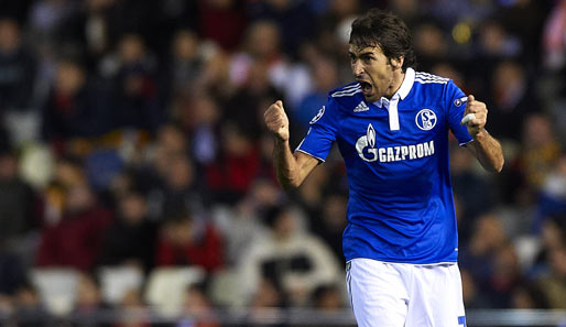 Platz 6: Raul sorgte mit seinem Wechsel für Furore bei Schalke 04. Mit 13 Toren und fünf Vorlagen rechtfertigte der Spanier seinen Transfer