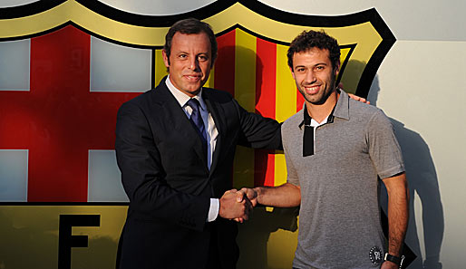 Barca-Präsident Sandro Rosell (l.) regiert den FC Barcelona auf einem Schuldenberg von 430 Millionen Euro. Kein Wunder, ein Spieler verdient hier im Schnitt 5,6 Millionen pro Jahr
