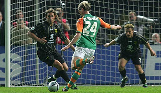 Werder Bremen - Alemannia Aachen 3:2 (2004): Bremens Tim Borowski (M.) erzielte gegen den Zweitligisten aus Aachen einen Doppelpack und war der Garant für den Finalsieg