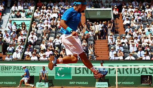 Das erste Halbfinale: Rafael Nadal feiert per Luftsprung eine krachende Vorhand gegen Andy Murray