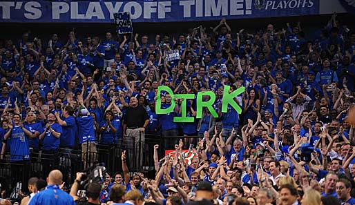 Die Fans in Dallas wissen ganz genau, was sie an ihrem Dirk haben und feiern den Superstar bei jedem Heimspiel