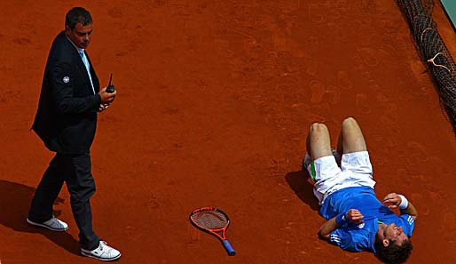 Get up, stand up, don't give up the fight! Andy Murray beherzigte diese Motto und gewann nach Verletzungspause noch sein French-Open-Drittrundenmatch gegen Michael Berrer