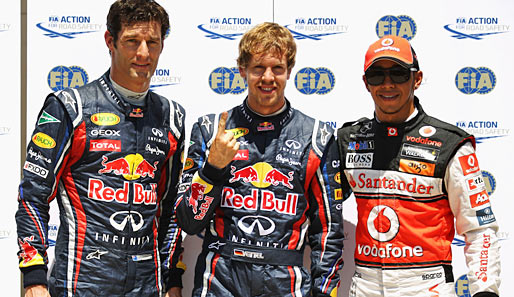 Neben Vettel in der ersten Startreihe steht Webber. Dritter im Qualifying wurde Lewis Hamilton. Wie immer samstags mit einem von Fans entworfenen Overall