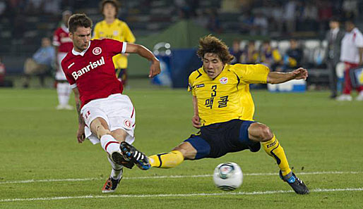 Ex-Betis-Spieler Rafael Sobis (l.) spielte zwischenzeitlich für Al Jazira Club in den Vereinigten Arabischen Emiraten. Jetzt geht der Stürmer wieder für seinen Heimatverein auf Torejagd