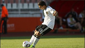Kaan Ayhan spielt in der DFB-Auswahl in der Innenverteidigung. Bei seinem Verein Schalke 04 kommt er vornehmlich im offensiven Mittelfeld zum Einsatz