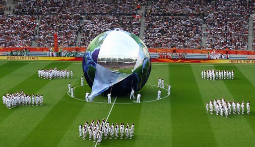 Hübsches Spektakel: Die Eröffnungsfeierlichkeiten vor der Partie Deutschland - Kanada konnten sich sehen lassen. Das Spiel selbst allerdings auch