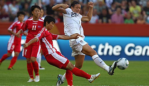 USA - Nordkorea 2:0: Der nächste Titelfavorit kam nur schleppend ins Turnier. Die USA (mit Abby Wambach) hatte mit Nordkroea große Mühe