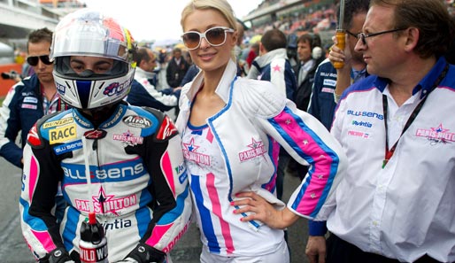 Hotel-Erbin und Party-Girl Paris Hilton stattete ihrem Motorrad-Team SuperMartxe VIP by Paris Hilton am Rande des Katalonien-GP einen Besuch ab