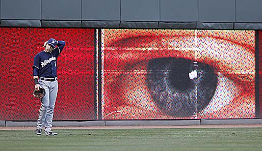 Big Brother is watching you. Scheint Ryan Braun von den Milwaukee Brewers aber nicht sonderlich zu kratzen
