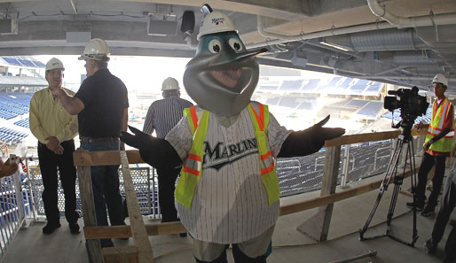 Das Schild "Betreten der Baustelle verboten" gilt auch für MLB-Maskottchen. Sorry Billy the Marlin, da nützt im neuen Ballpark in Miami auch keine Bob-der-Baumeister-Verkleidung