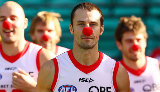 Nein, Nick Malceski von den Sydney Swans besucht nicht das Clowns College. Er und seine Kollegen aus der Australian Football League nehmen nur am Red Nose Day teil