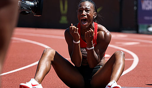 Kellie Wells kann es kaum fassen: Völlig ungläubig sitzt sie nach ihrem Sieg über die 100 Meter Hürden bei den US-Leichtathletik-Trials auf der Tartanbahn