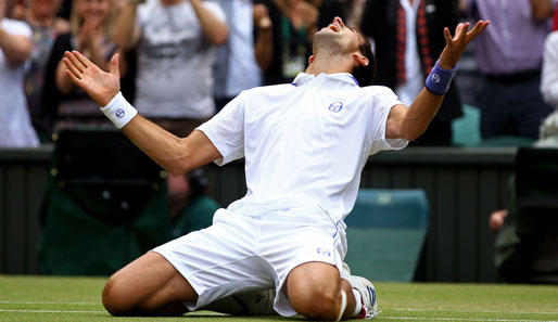 Hallelujah! Zum ersten Mal in seiner Karriere hat der Djoker das Finale von Wimbledon erreicht. Da darf man schon mal den Himmel anschreien