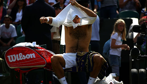 Ein frisches Hemd schadet eigentlich nie: Roger Federer bei seinem lockeren Drittrundensieg gegen David Nalbandian