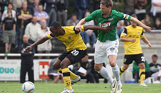 Mit der U 17 wurde Reinhold Yabo (l.) 2009 Europameister. In Aachen hofft er im Profifußball Fuß zu fassen