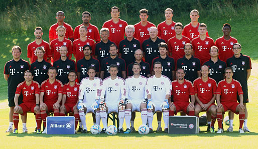 Alle aufstellen zum Mannschaftsfoto, bitte recht freundlich uuund... KLICK: So sieht der FC Bayern München 2011/12 aus!