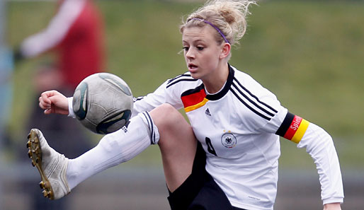 Die Fritz-Walter-Medaille in Gold geht an U-19-Spielführerin Johanna Elsig. Sie steht bei Bayer Leverkusen unter Vertrag