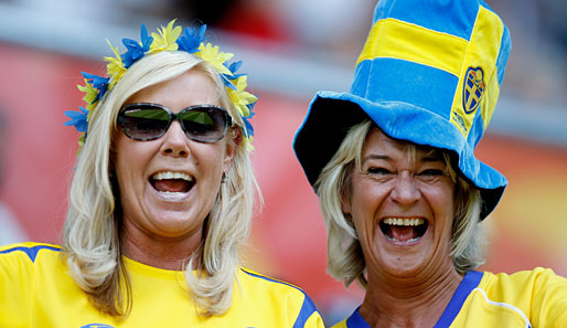 Auch diese Damen freuen sich über den schwedischen Sieg gegen Australien. Das Klischee von den blonden Schwedinnen wäre damit auch bestätigt