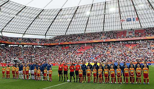 So gut wie ausverkauftes Stadion in Leverkusen, die K.o.-Runde der WM kann endlich beginnen