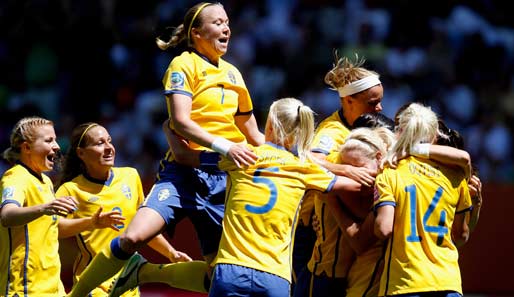Großer Jubel bei den Schwedinnen. Erstmals nach acht Jahren stehen wie wieder in einem WM-Halbfinale - und zwar gegen Deutschland-Besieger Japan