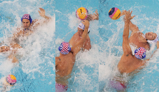 Wie im Schwimmbad: Bei der Wasserball-WM geht es zwischen dem Japaner Akira Yanase und Samir Barac nicht nur um Tore, sondern auch um die schönste Badekappe