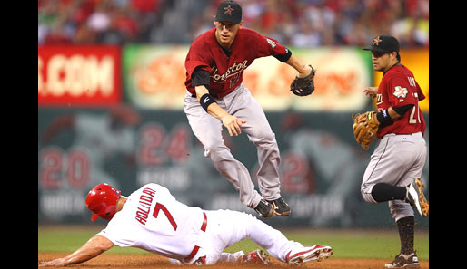 Ein Double-Play der feinsten Sorte gelang Clint Barnes (in der Luft) von den Houston Astros im MLB-Spiel gegen die St. Louis Cardinals. Matt Holliday war eins seiner Opfer