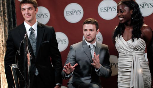 Chandler Parsons (l.) nahm den Preis für besondere Verdienste im College-Sport für die University of Florida entgegen - und scherzte mit Justin Timberlake