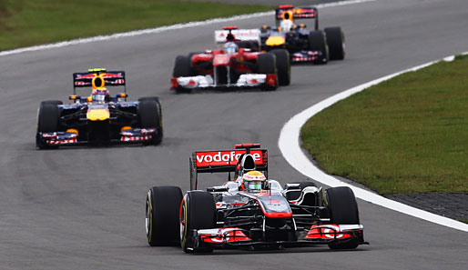 In dieser Reihenfolge lief das Rennen dann eine Weile dahin - Webber sollte Platz zwei aber nicht lange halten können und wurde von Alonso im Ferrari überholt
