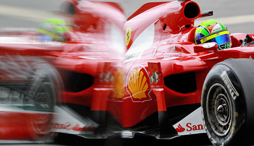 Da wir gerade bei Ferrari sind, noch ein wenig Fotokunst. Manchmal erlauben die Gegebenheiten an der Strecke großartige Kamera-Perspektiven