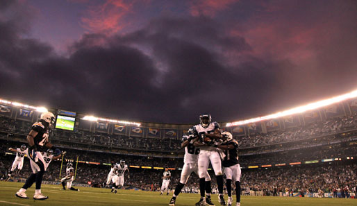 Preseason-Auftakt in der NFL: Seattles Anthony McCoy feiert seinen Touchdown gegen San Diego vor malerischer Kulisse